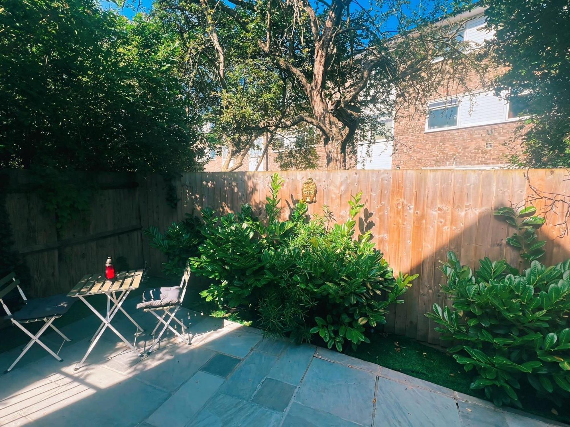 Tropical Room With Private Bathroom And Patio لندن المظهر الخارجي الصورة